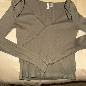 H&M Divided Ribbed Top in Gray